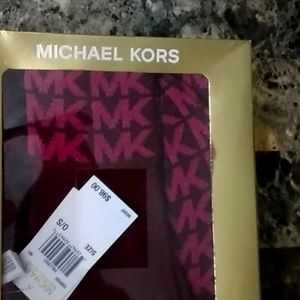Michael Kors Scaf, Hat and Gloves Set